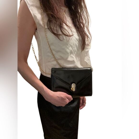 Black and Gold Crossbody Bag with Skull Clasp - Picture 11 of 11